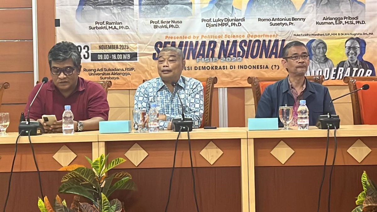 Seminar Nasional dengan Tema “Regresi Demokrasi di Indonesia (?)”.