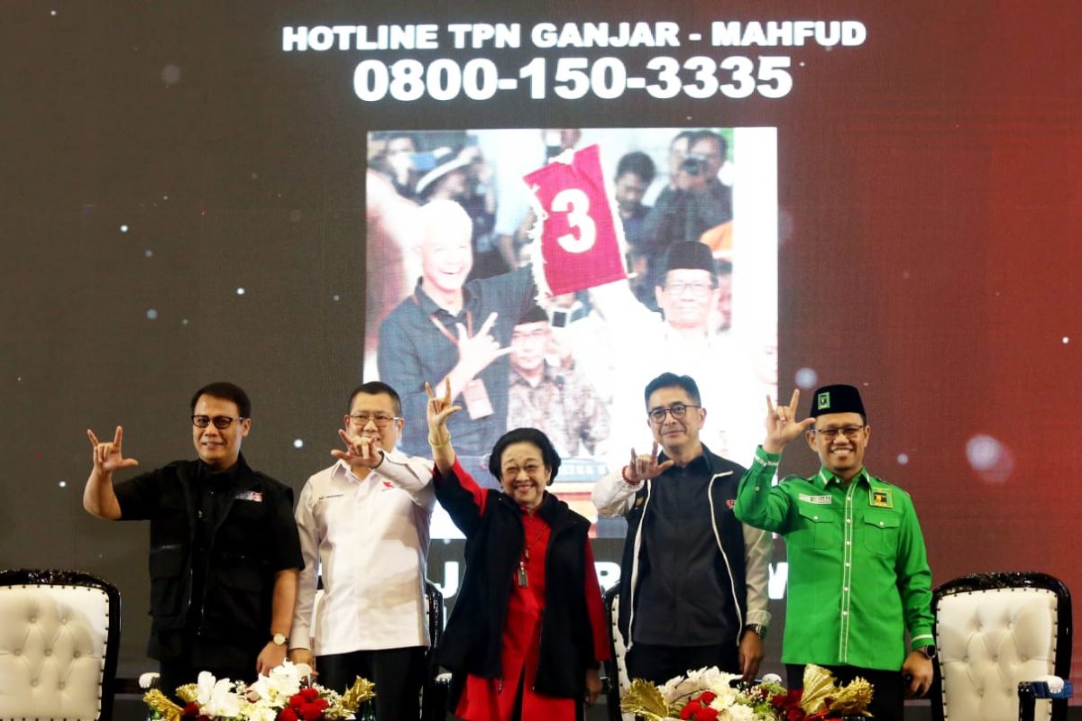 Megawati dalam Rapat Koordinasi Nasional (Rakornas) Relawan Ganjar-Mahfud se-Pulau Jawa, di JIExpo, Senin, 27 November 2023.