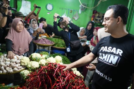 Harga Kebutuhan Pokok Naik, Anies: Banyak Tengkulak