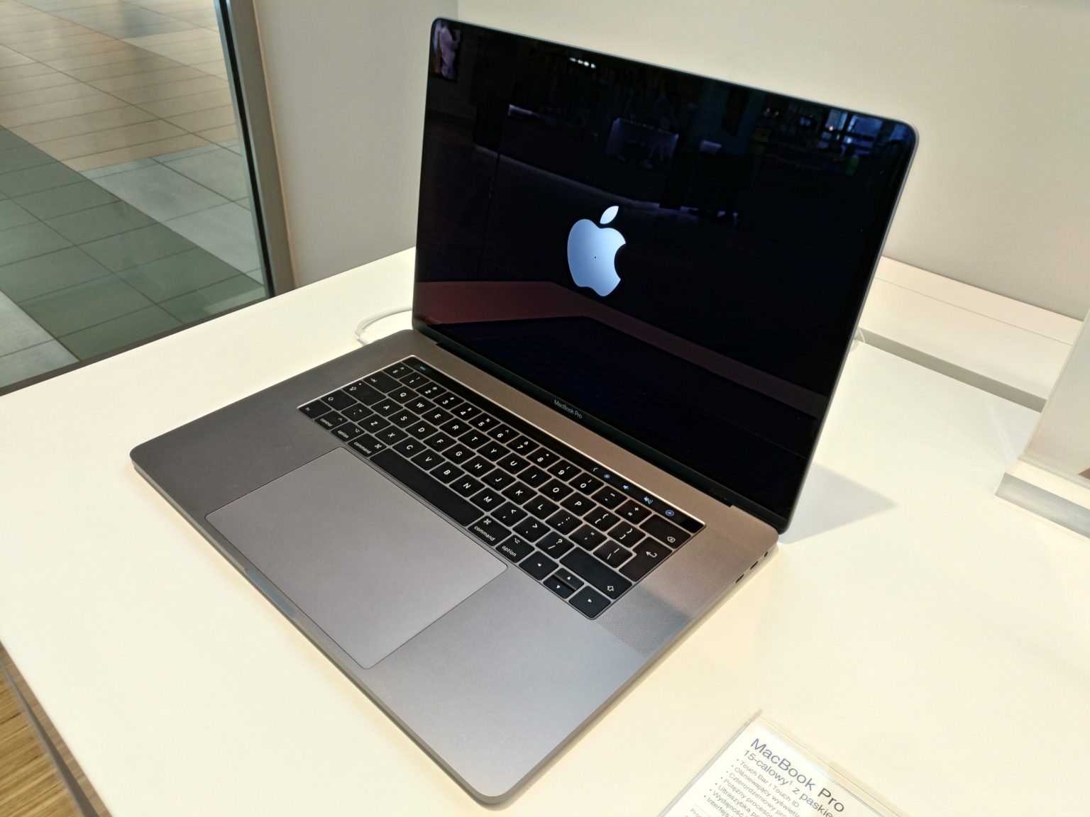 Tawaran Lebih Hebat dari Apple Selain MacBook Pro Terbaru