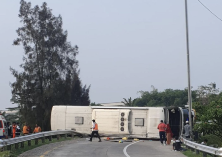 Kecelakan Bus Handoyo di Tol Cikampek-Purwakarta kilometer 73 Tol Cikopo-Palimanan (Cipali), menyebabkan 12 orang meninggal dunia.