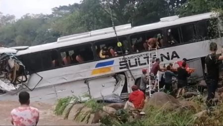 Bus sarat penumpang di Honduras terjun ke jurang. (Foto: BBN network)