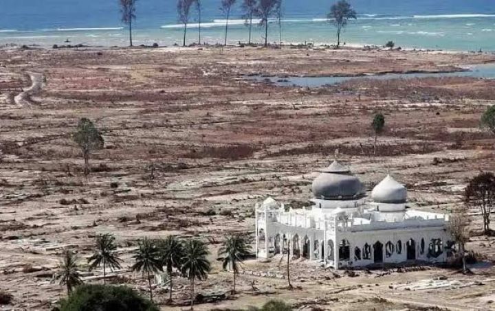 Tsunami Aceh Tanggal 26 Desember 2004: Ketinggian Air 30 Meter