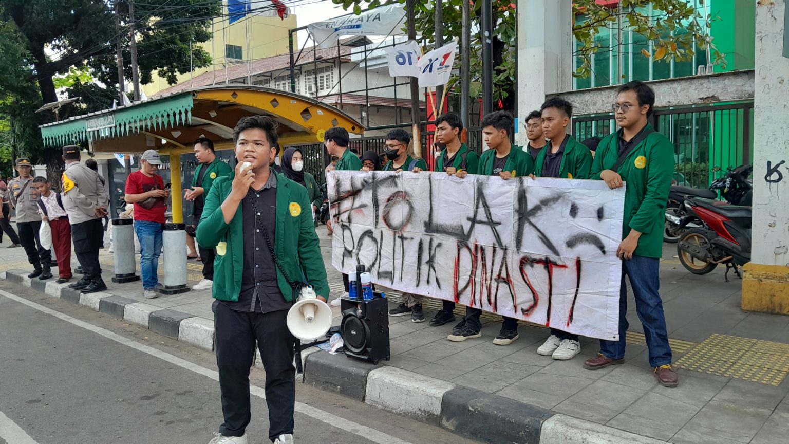 Mahasiswa UNJ Gelar Aksi: Tolak Politik Dinasti Jokowi