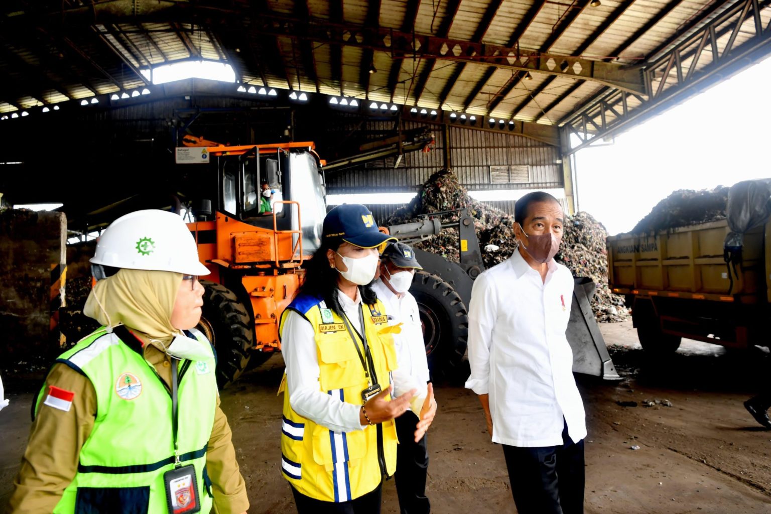 Presiden Jokowi Tinjau TPST di Cilacap