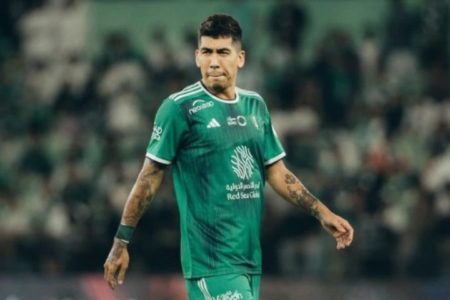 Roberto Firmino masuk dalam daftar belanja striker baru Chelsea