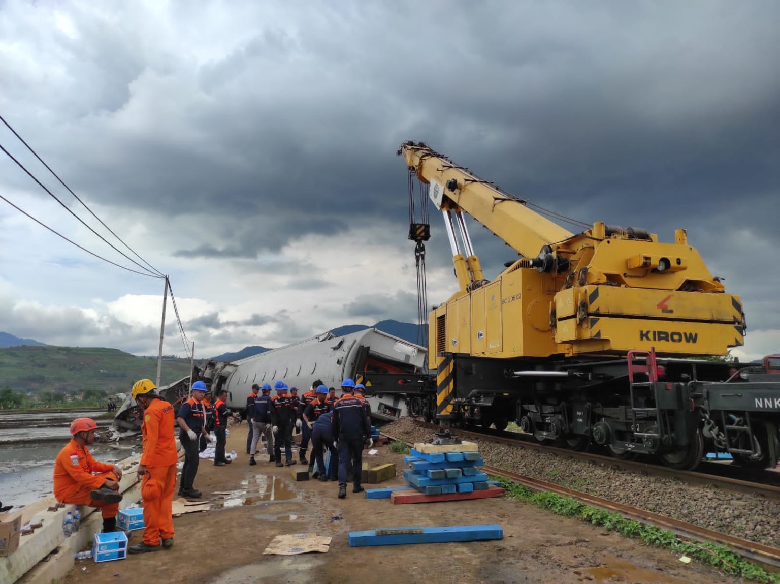 Tabrakan KA Turangga dan KA Baraya, DJKA sebut evakuasi terus dilakukan tim gabungan (Dok.Kemenhub)