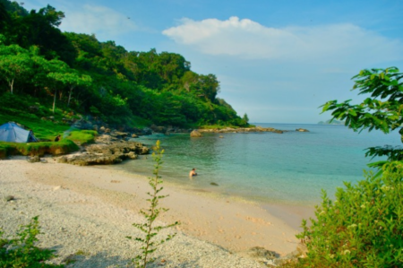 Pantai Mata Ie Ujong Kareung di Pulau We