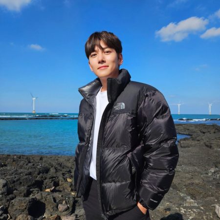 Ji Chang Wook ketahuan merokok di dalam ruangan (Instagram/jichangwook)