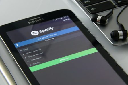 Perlu Diketahui Manfaat dan Risiko Penggunaan Spotify MOD
