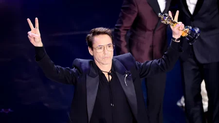 Robert Downey Jr. raih Oscar pertamanya