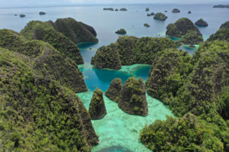 5 destinasi wisata bahari populer di indonesia dengan pesona lautnya yang memanjakan mata!