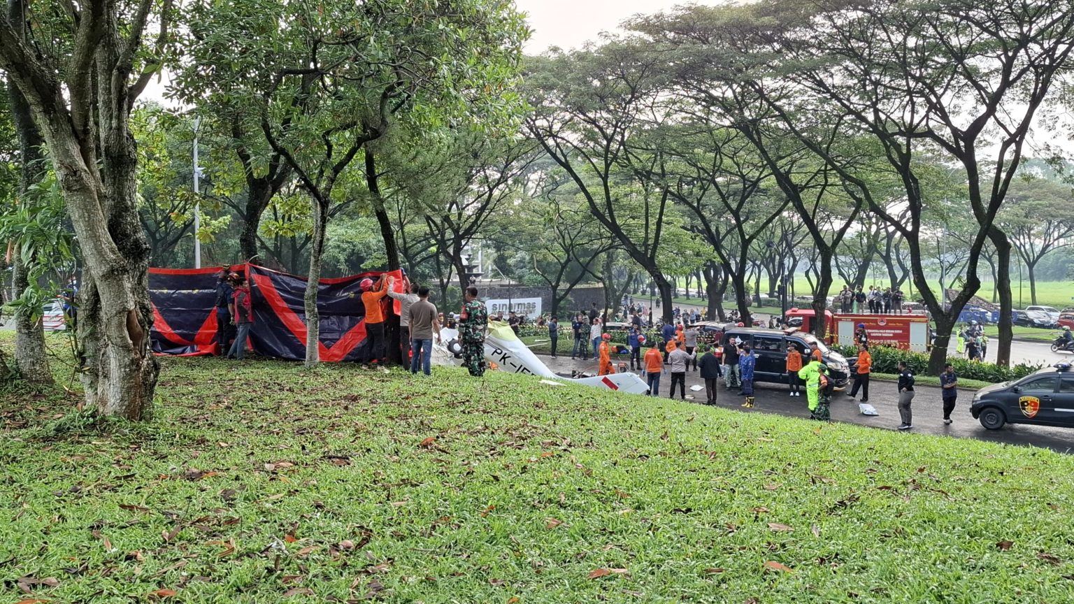 pesawat jatuh di lapangan Sunbrus BSD (Dok Konteks.co.id/Pierre Immanuel Ombuh)