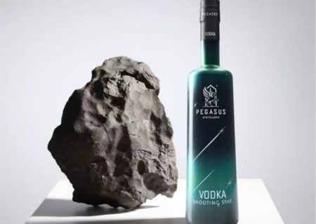 Vodka diracik batu meteorit