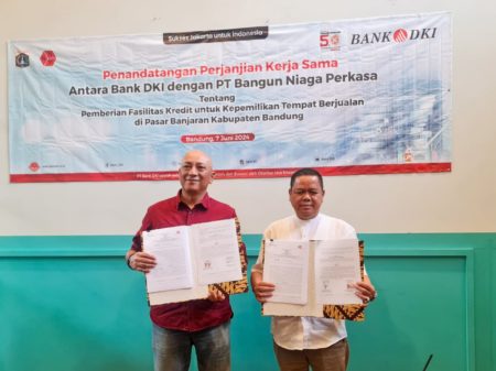 Penandatanganan kerja sama Bank DKI dan PT Bangun Niaga Perkasa beri kredit bagi pedagang pasar di Kabupaten Bandung (Dok Bank DKI)