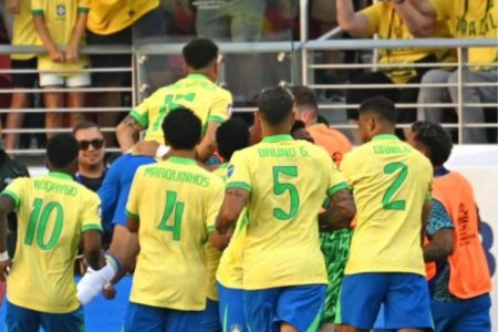 Timnas Brasil berhasil melaju ke babak perempat final Copa America 2024 setelah menahan imbang Kolombia 1-1