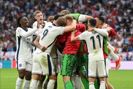 Timnas Inggris berhasil melangkah ke babak perempat final Euro 2024 setelah menang 2-1 atas Slovakia
