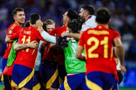 Timnas Spanyol berhasil melangkah ke final Euro 2024 setelah mengalahkan Timnas Prancis 2-1 di babak semifinal