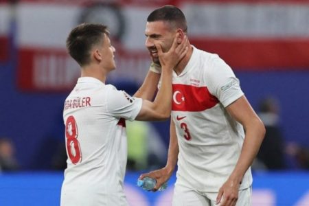 Timnas Turki berhasil melaju ke babak 8 besar Euro 2024 setelah menang 2-1 atas Timnas Austria