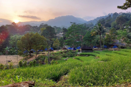 Raja camp karawang, destinasi glamping dan camping terbaik di kaki gunung sanggabuana