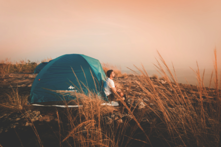 Damar hills camp, glamping terbaru di puncak bogor dengan pemandangan menawan