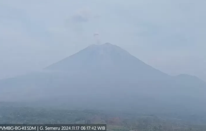 Gunung Semeru Erupsi